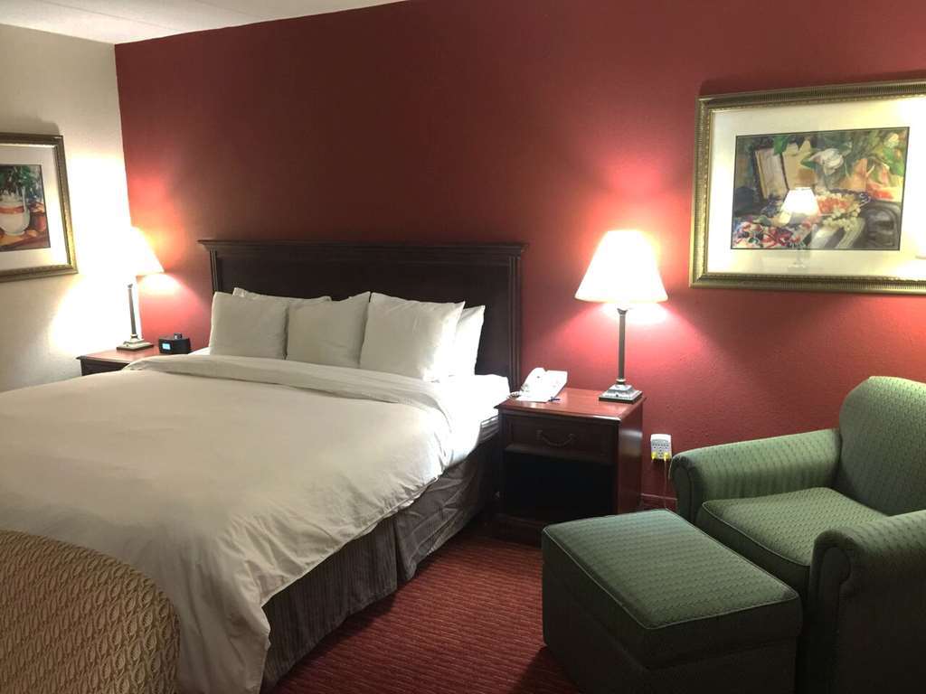 Clarion Hotel Indianapolis Room photo