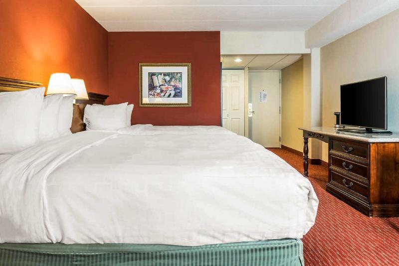 Clarion Hotel Indianapolis Exterior photo