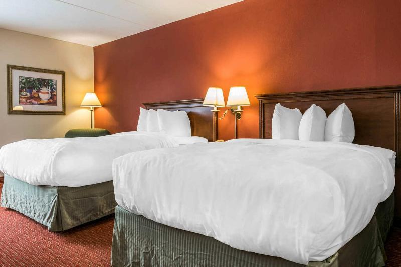 Clarion Hotel Indianapolis Exterior photo