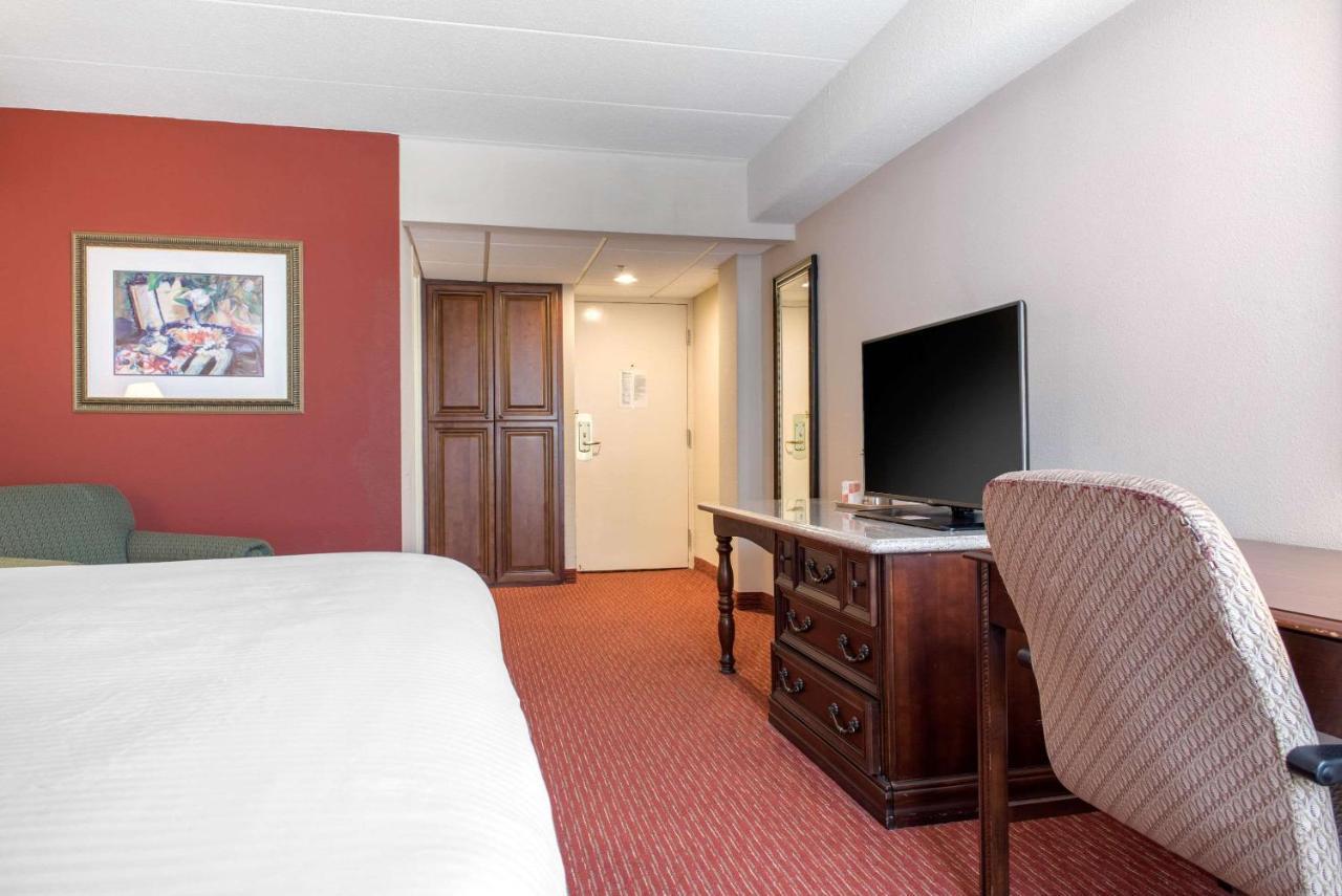 Clarion Hotel Indianapolis Exterior photo