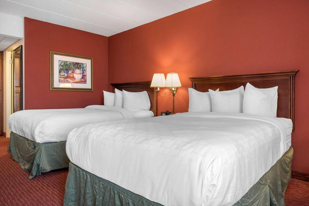 Clarion Hotel Indianapolis Exterior photo