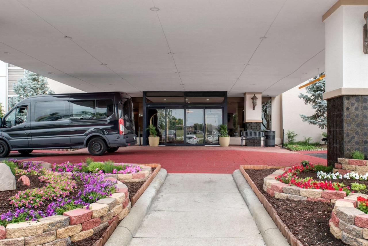 Clarion Hotel Indianapolis Exterior photo