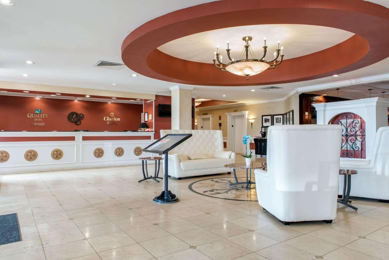 Clarion Hotel Indianapolis Exterior photo