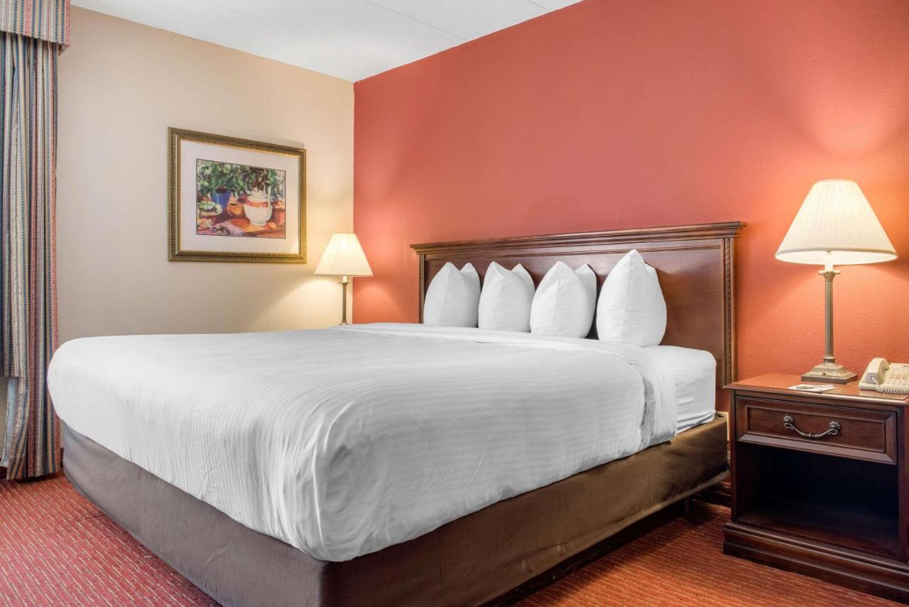 Clarion Hotel Indianapolis Exterior photo