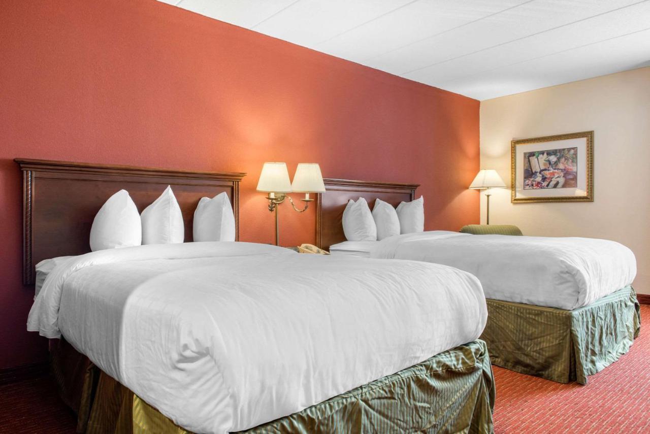 Clarion Hotel Indianapolis Exterior photo