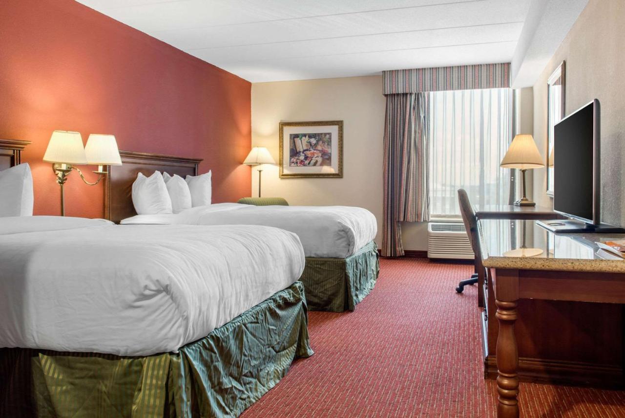 Clarion Hotel Indianapolis Exterior photo